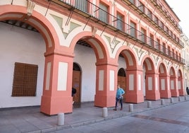 La plaza de la Corredera de Córdoba vuelve a lucir limpia de deterioro y grafitis