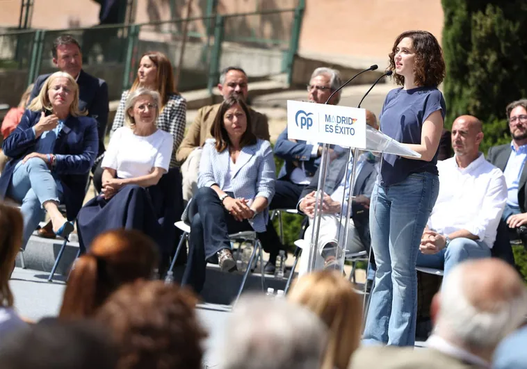 Ayuso arenga a sus candidatos para que «tiñan de azul» el sur de Madrid: «La izquierda necesita que haya pobreza»