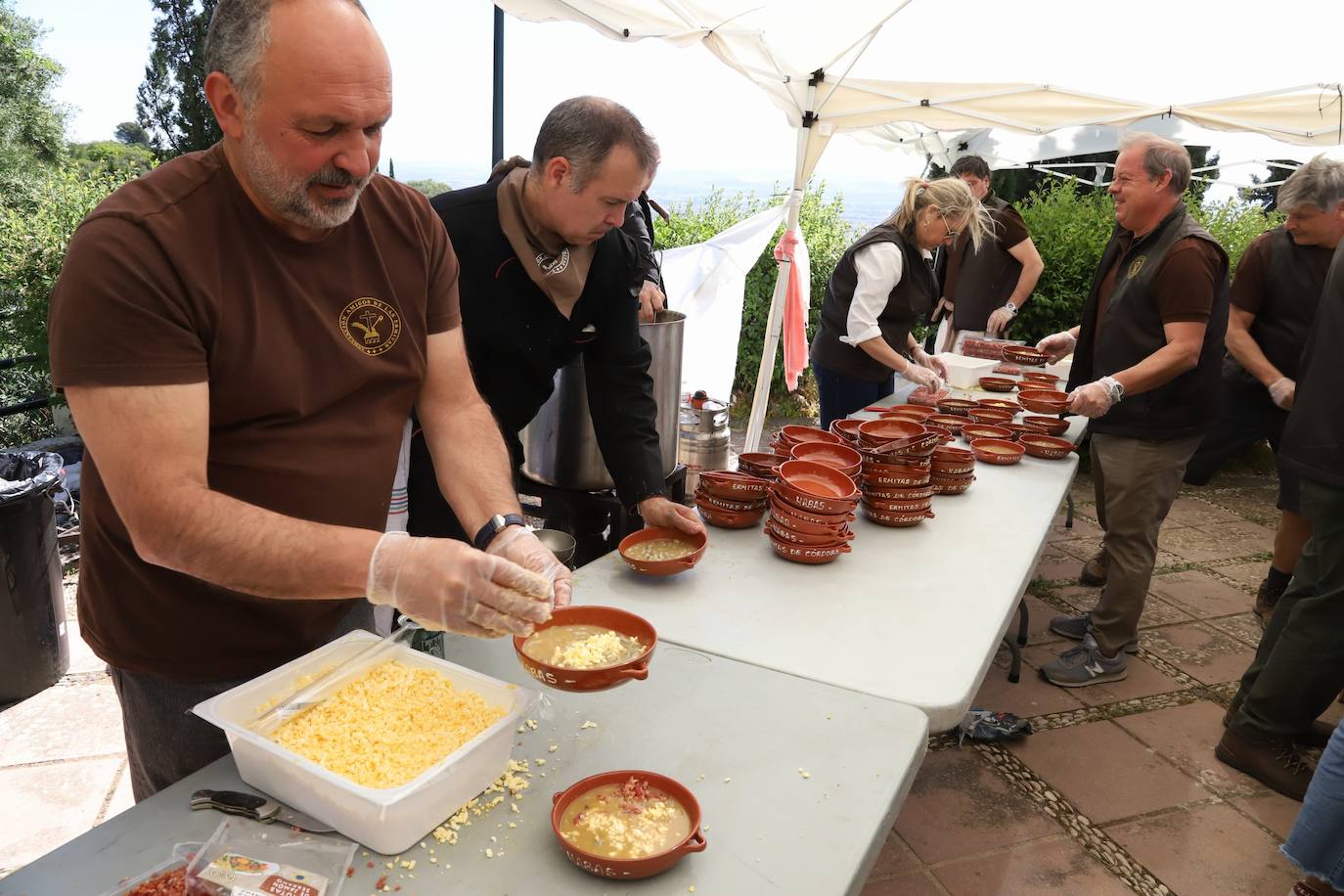La tradición de las habas de las Ermitas de Córdoba, en imágenes
