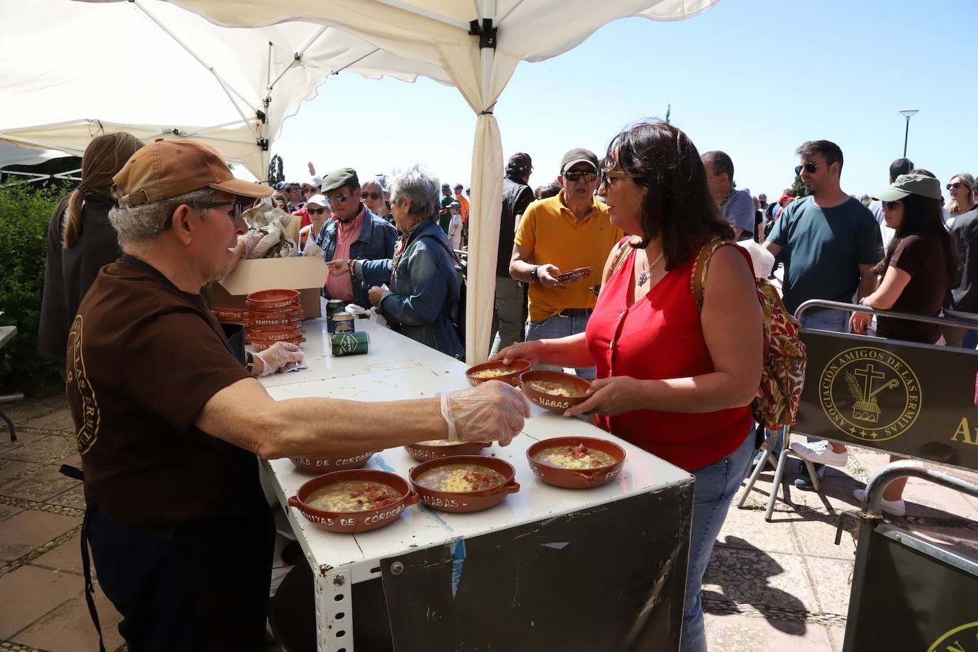 La tradición de las habas de las Ermitas de Córdoba, en imágenes