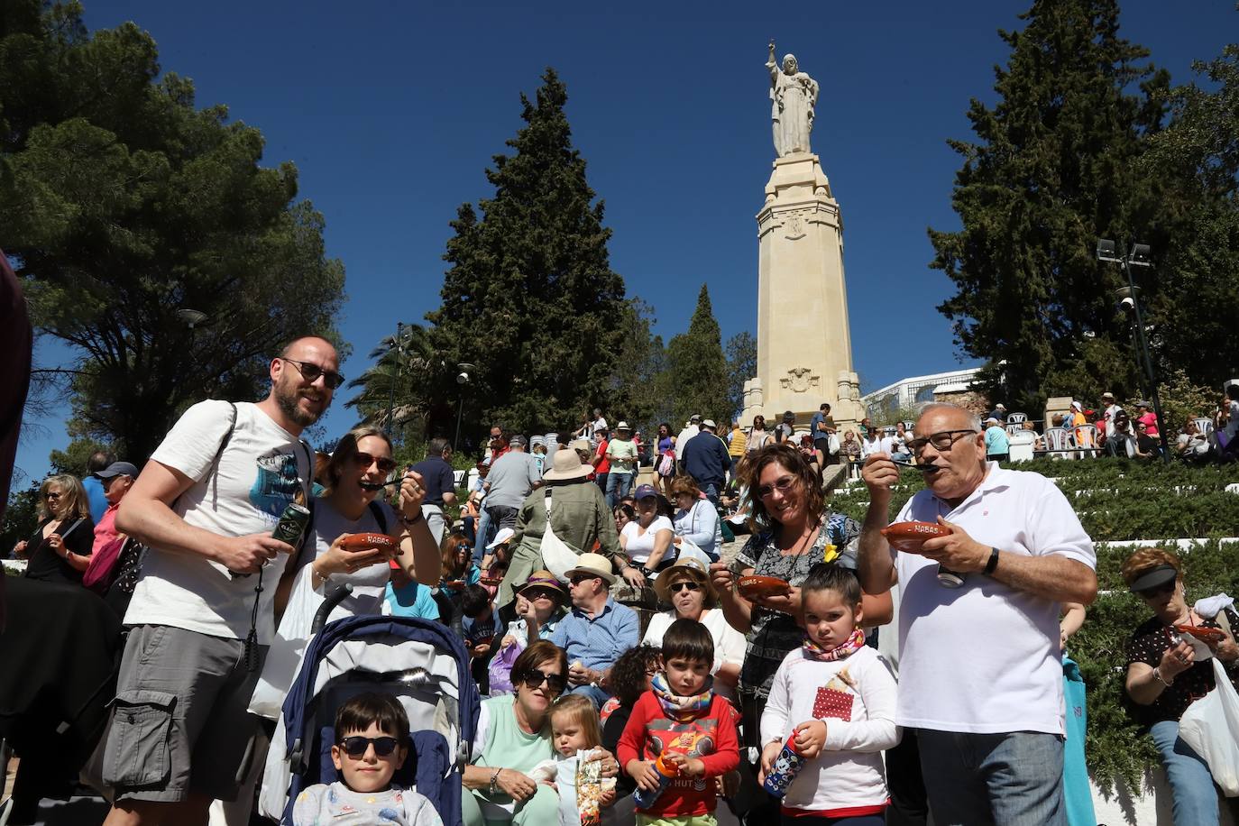 La tradición de las habas de las Ermitas de Córdoba, en imágenes