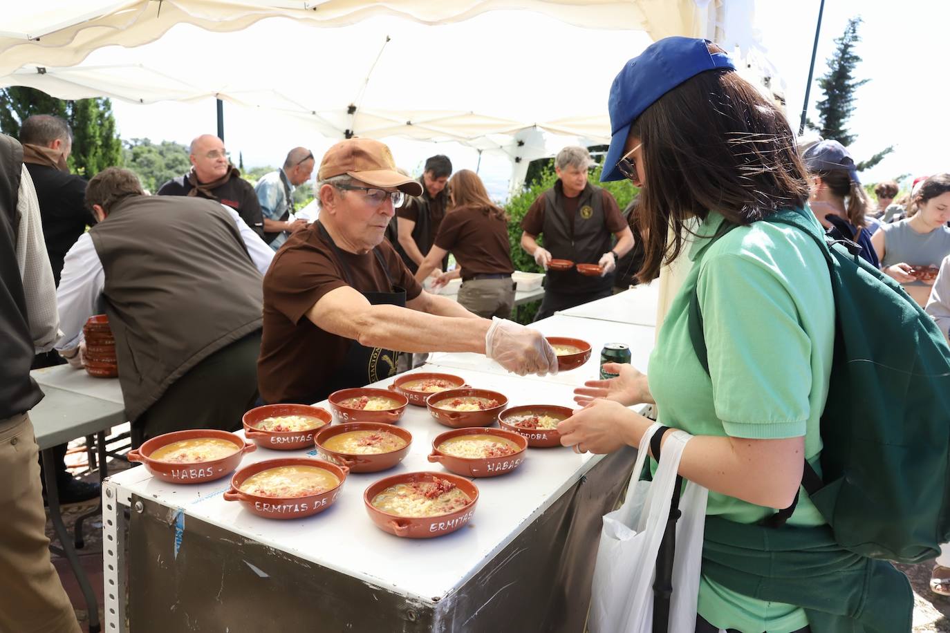 La tradición de las habas de las Ermitas de Córdoba, en imágenes