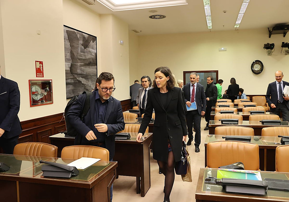 La secretaria de Igualdad del PSOE, Andrea Fernández, a su llegada este martes a la comisión de Justicia, en la sala Cánovas del Congreso