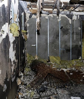 Imagen secundaria 2 - Estado del interior del hotel abandonado en 2018, vandalizado por intrusos, en el momento en el que La Molinera se apropió de él