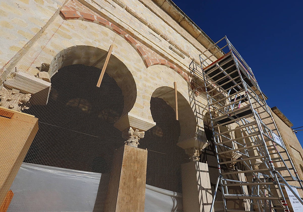Obras en la fachada del Salón Rico de Medina Azahara