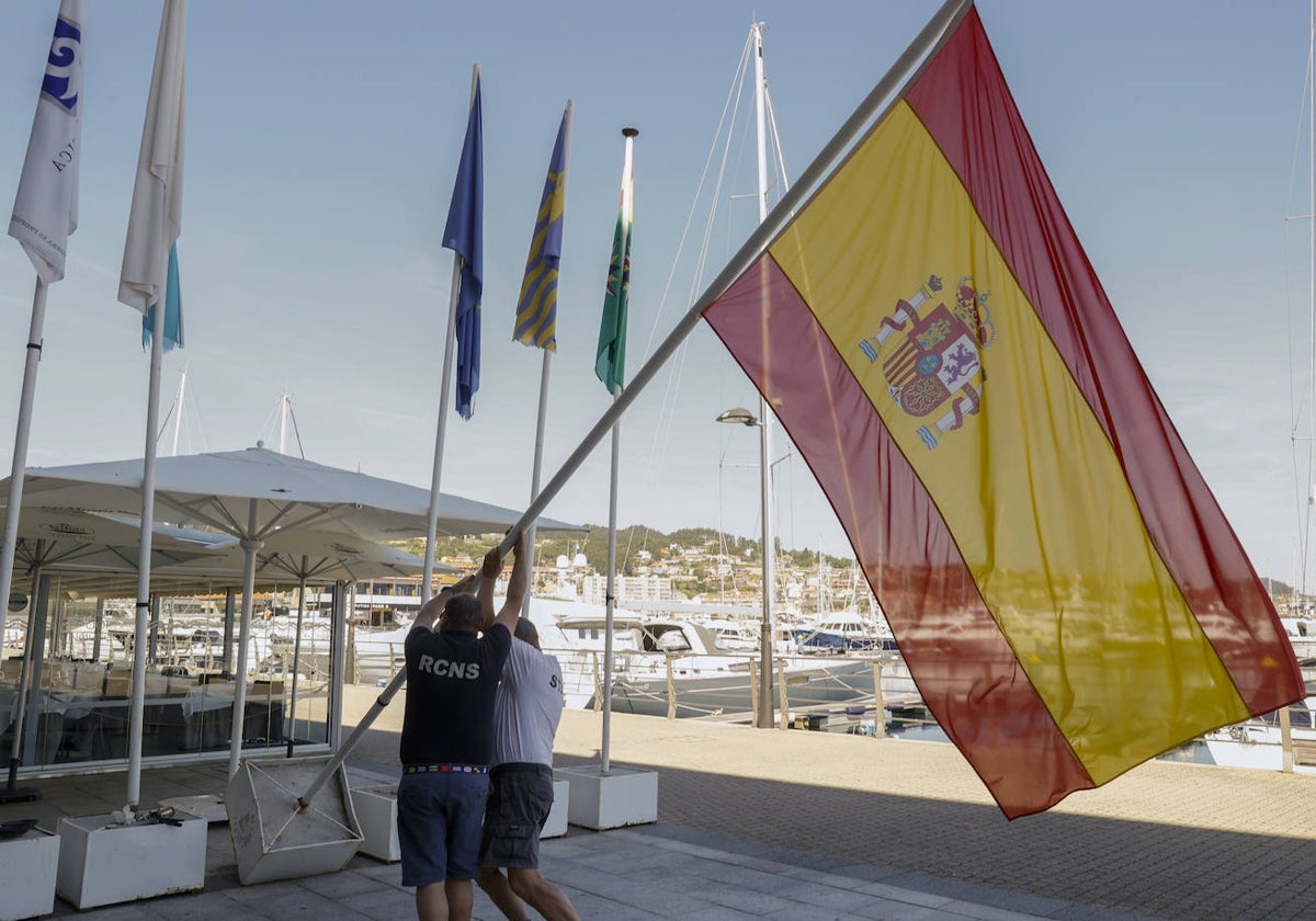 Últimos preparativos en el Náutico de Sangenjo ante la llegada