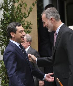 Imagen secundaria 2 - Vivas al Rey y a España en «una visita histórica» de Felipe VI a Ronda