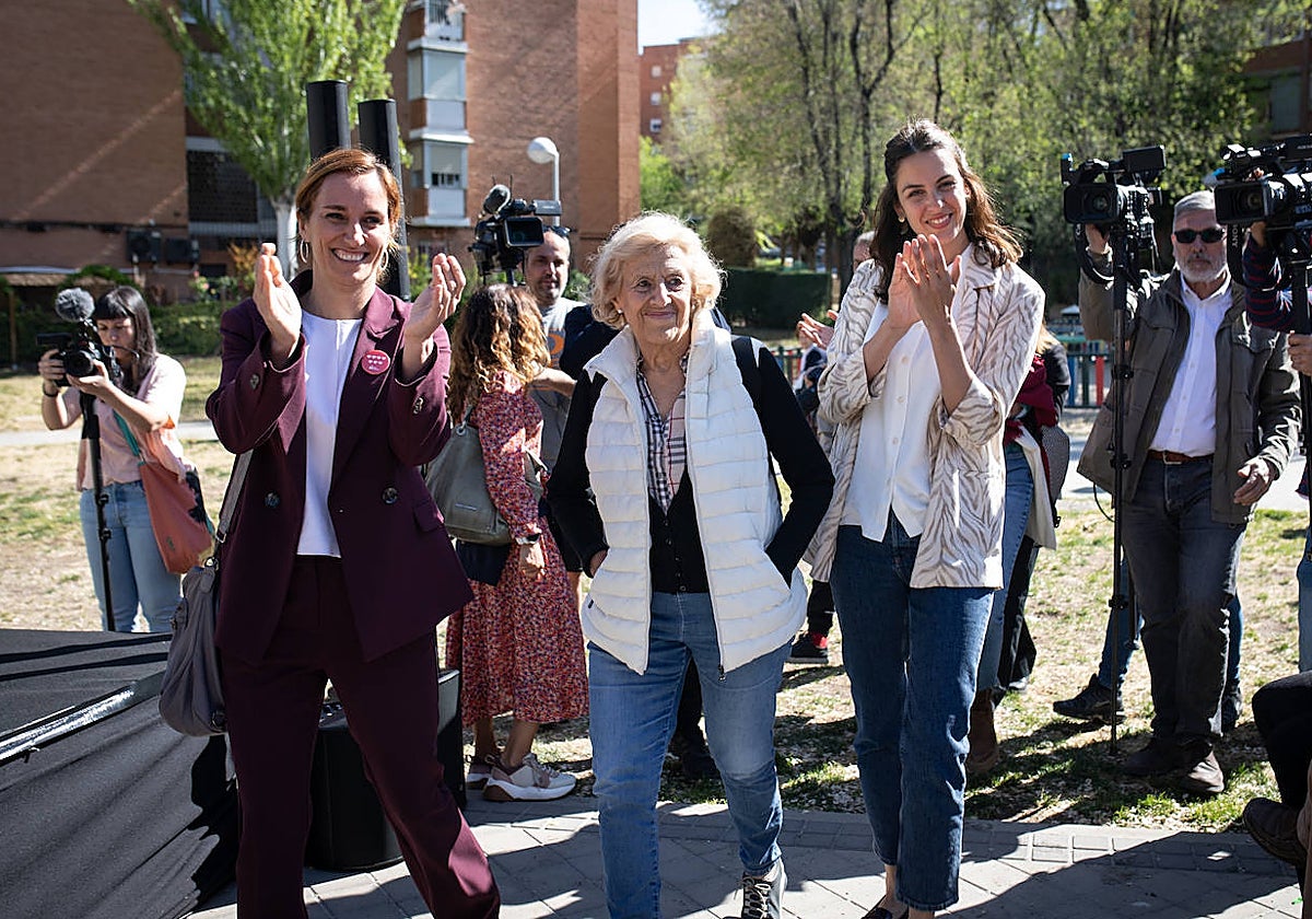 La candidatas de Más Madrid Rita Maestre y Mónica García, junto a la exalcaldesa Manuela Carmena