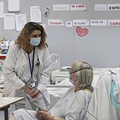 Madrid pedirá al Ministerio de Sanidad retirar las mascarillas obligatorias en hospitales y centros de salud