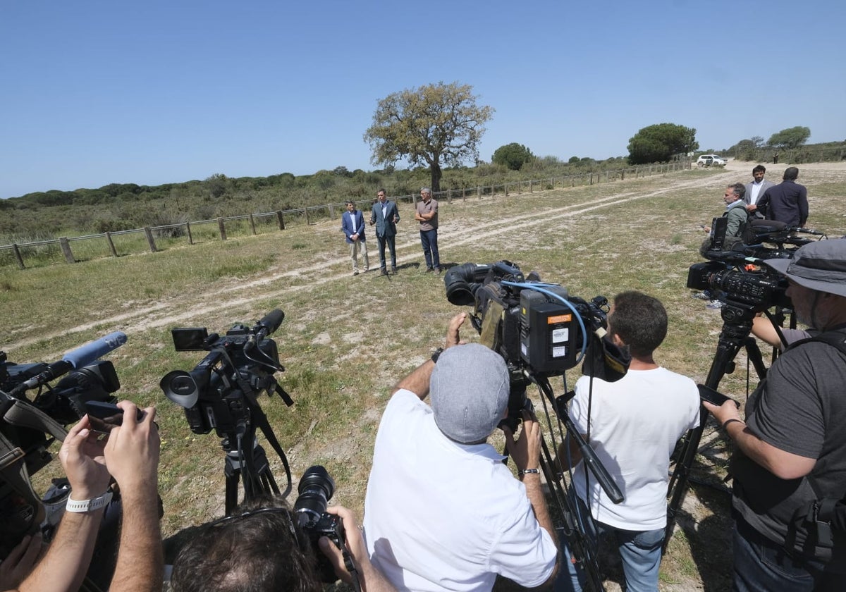 Pedro Sánchez, este jueves en su intervención ante los medios en Doñana