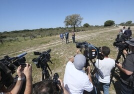 Pedro Sánchez acude a Doñana para acusar a la Junta de «soberbia» y exigirle que pare el plan de regadíos