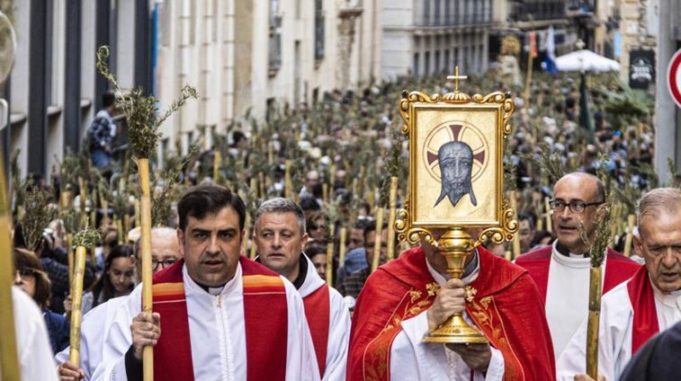 Una Peregrina «de récord» llega a Santa Faz arropada por más de 300.000 alicantinos