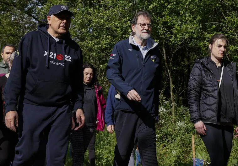 Rajoy llama a «normalizar» las visitas de Don Juan Carlos a España y no ve motivos para «montar el espectáculo» en cada viaje