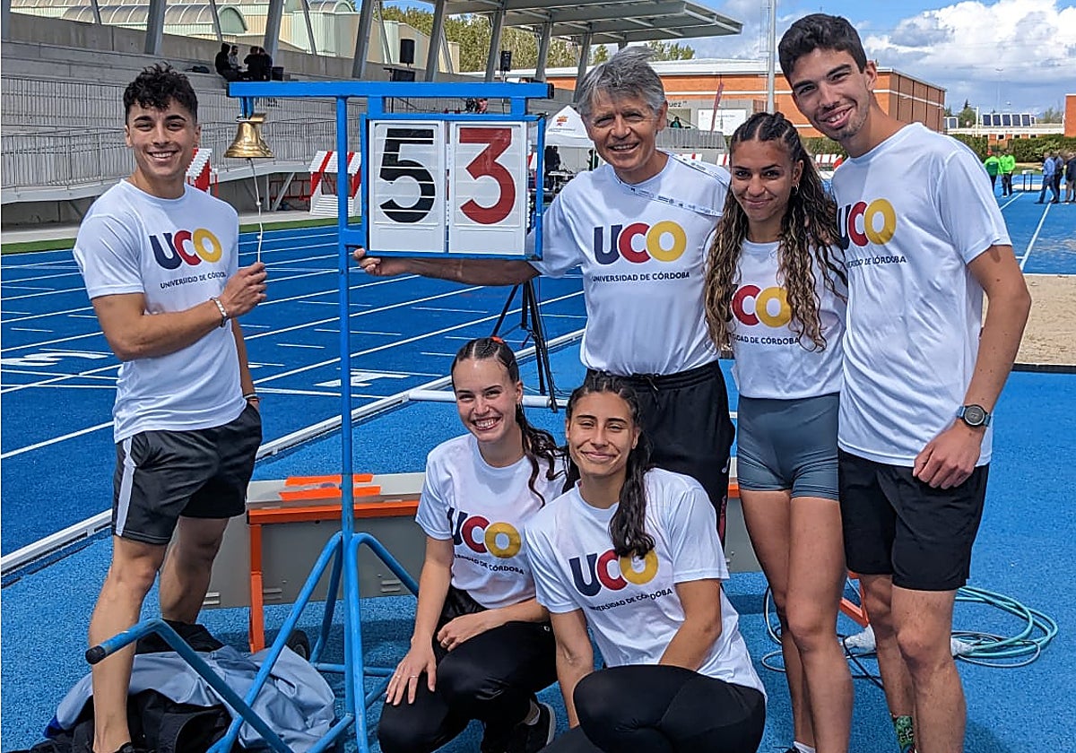 El equipo de atletas que compiten con la Universidad de Córdoba