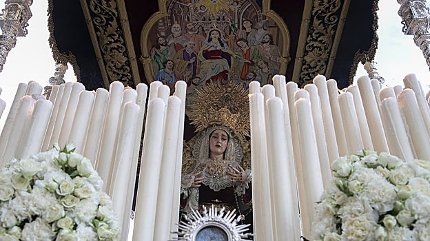 La Virgen del Dulce Nombre, bajo su palio