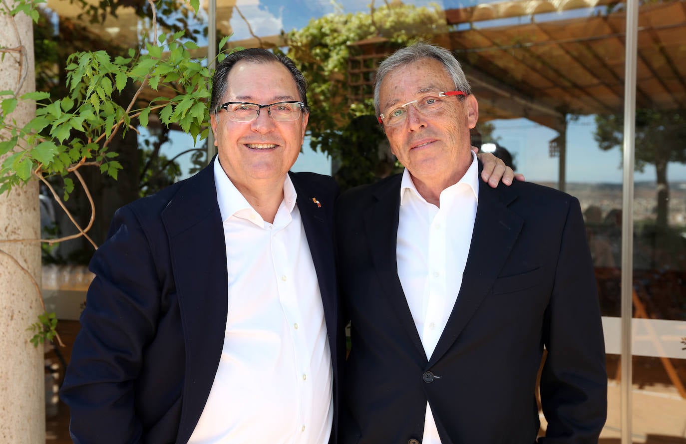 Carlos Velázquez presenta a su equipo en sociedad