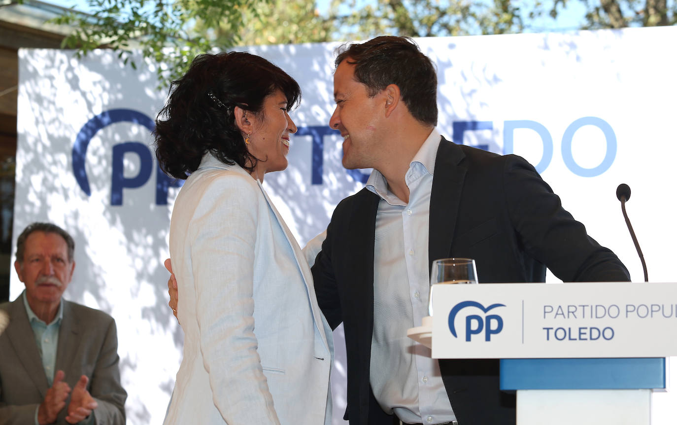 Carlos Velázquez presenta a su equipo en sociedad