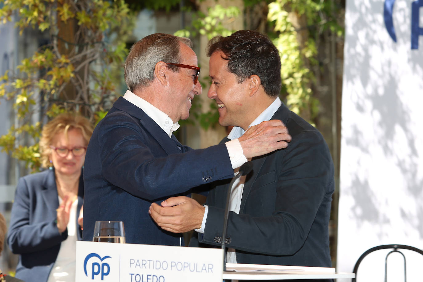 Carlos Velázquez presenta a su equipo en sociedad