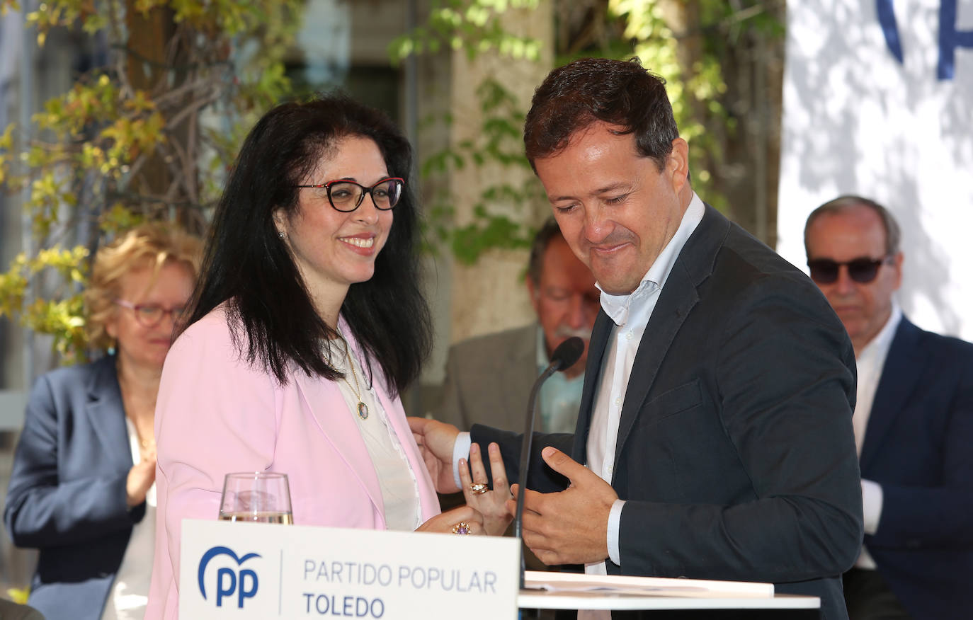 Carlos Velázquez presenta a su equipo en sociedad