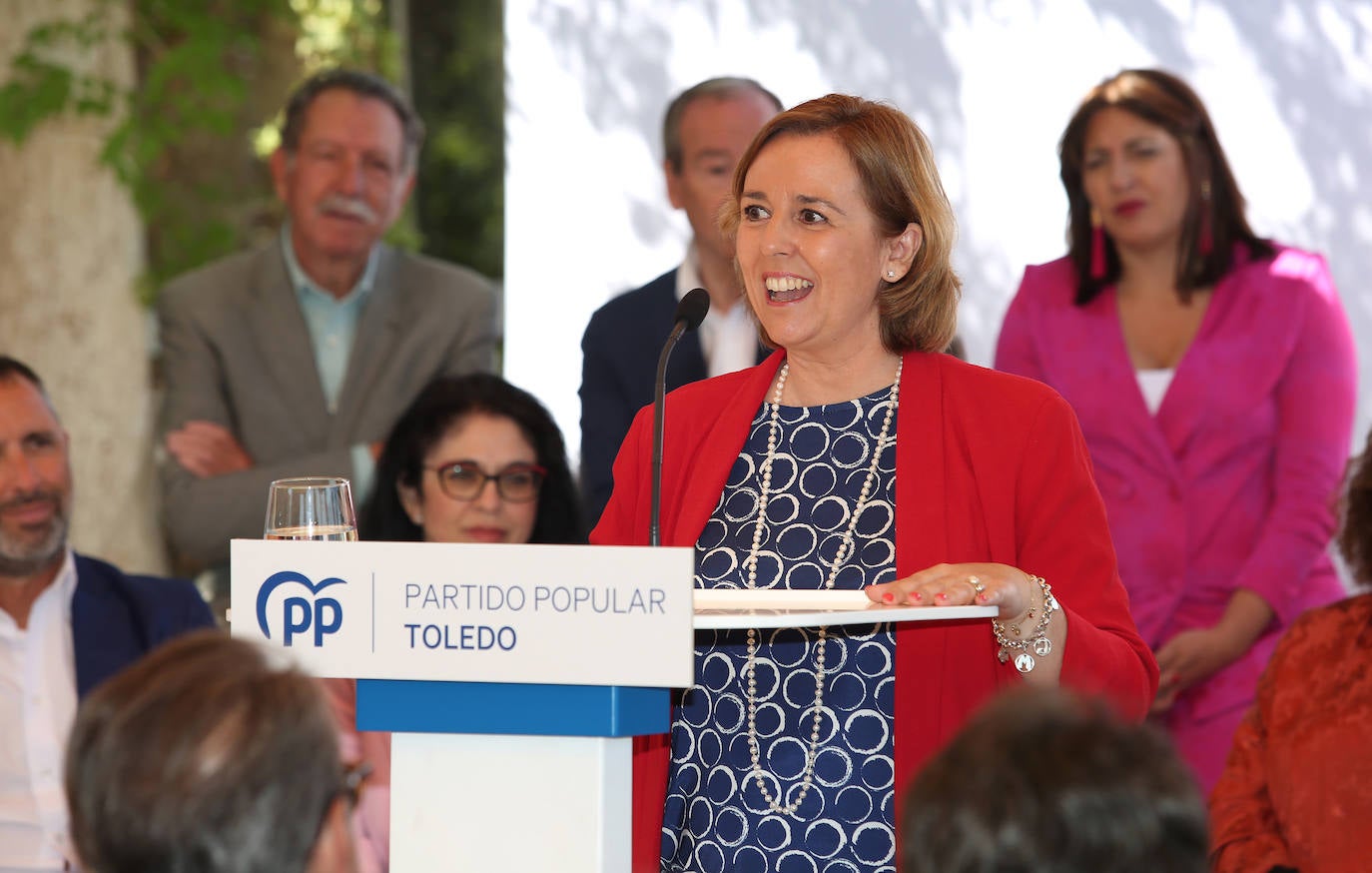 Carlos Velázquez presenta a su equipo en sociedad