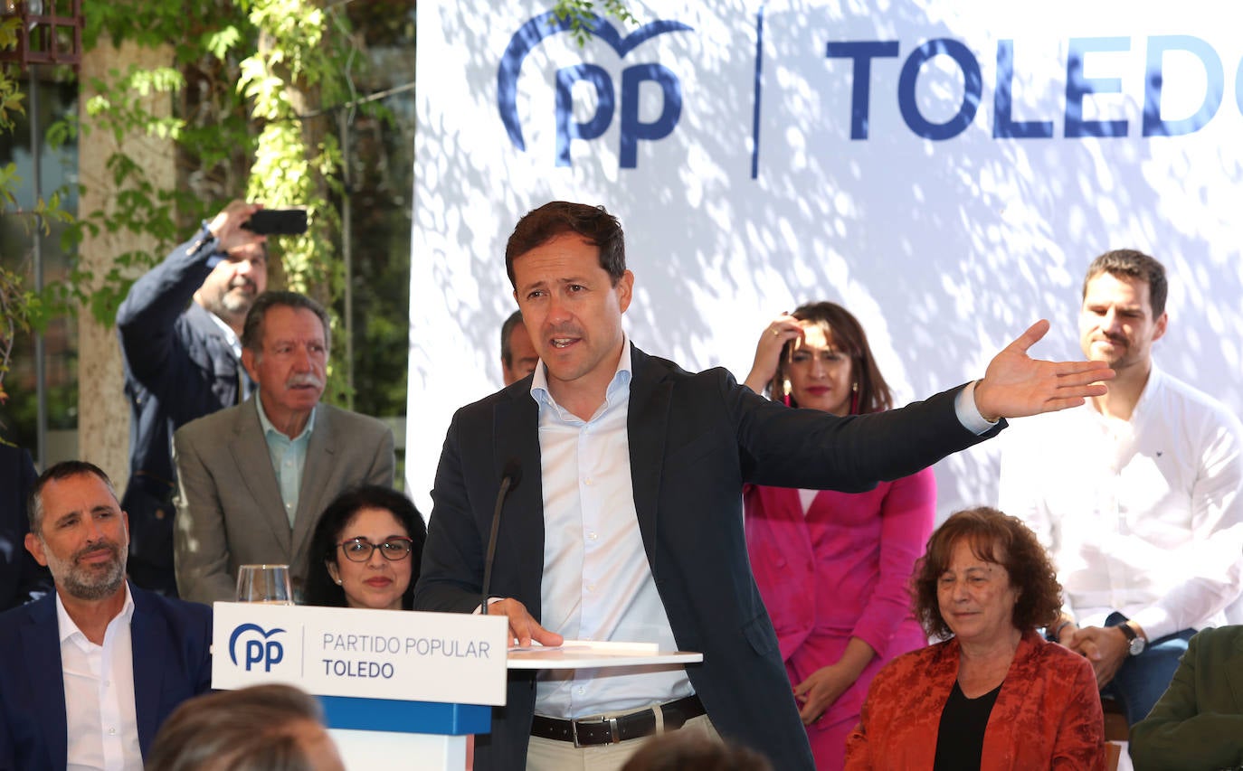 Carlos Velázquez presenta a su equipo en sociedad