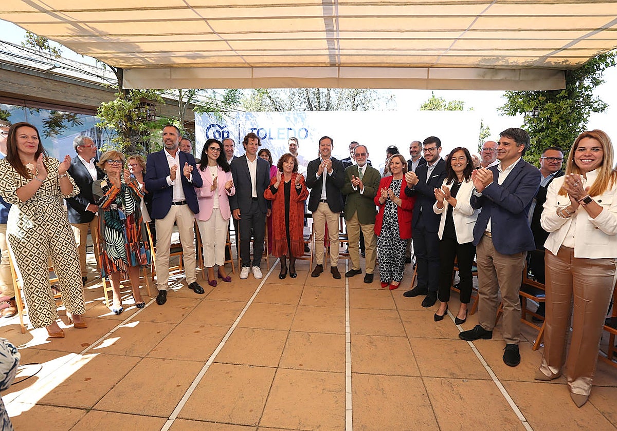 Carlos Velázquez presenta a su equipo en sociedad