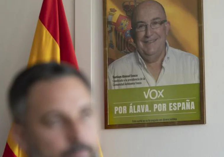 Santiago Abascal:  «Meloni y yo no tenemos cuernos, ni rabo ni mordemos»