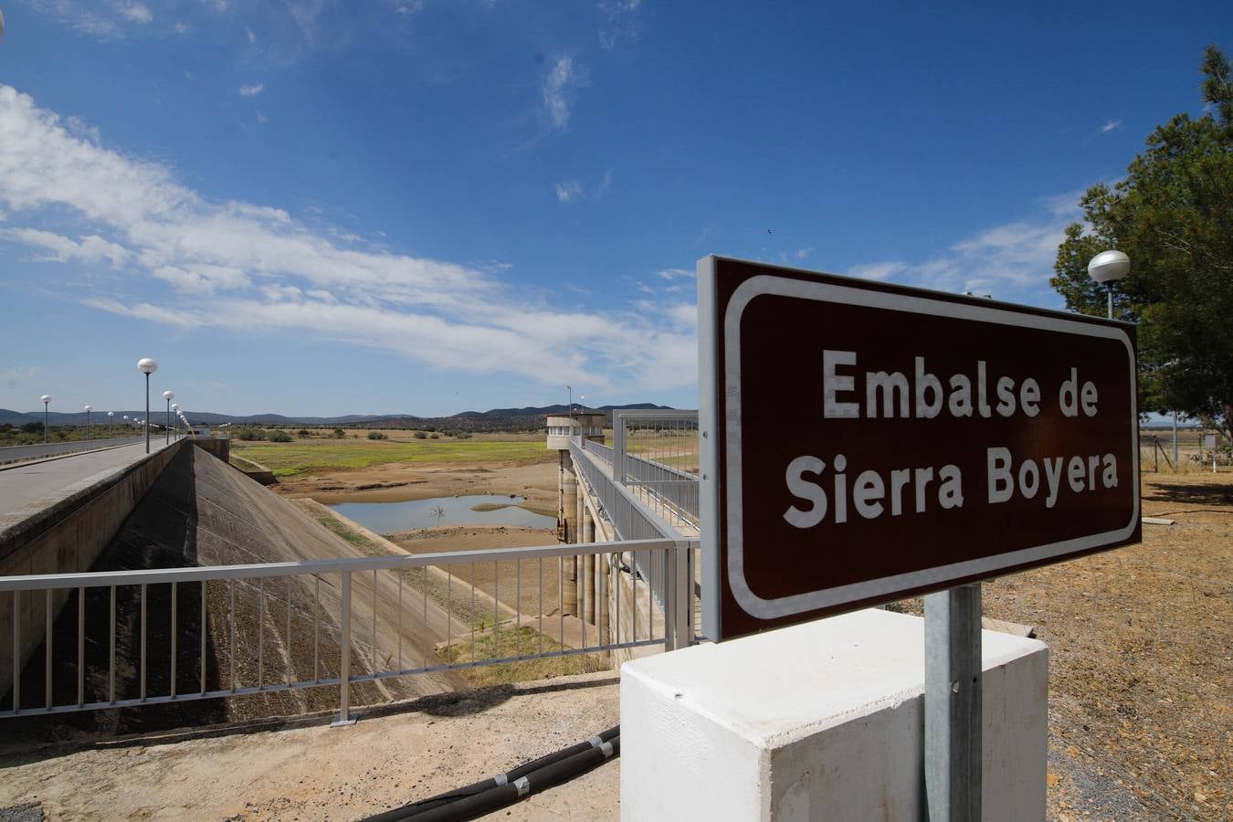 El impactante paisaje de sequía en los pantanos de Córdoba, en imágenes