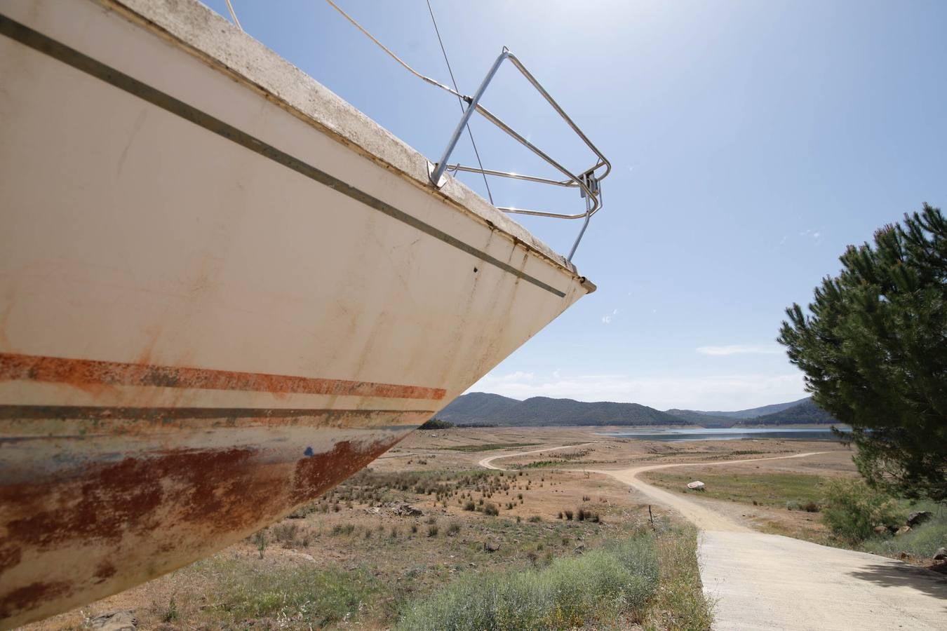 El impactante paisaje de sequía en los pantanos de Córdoba, en imágenes
