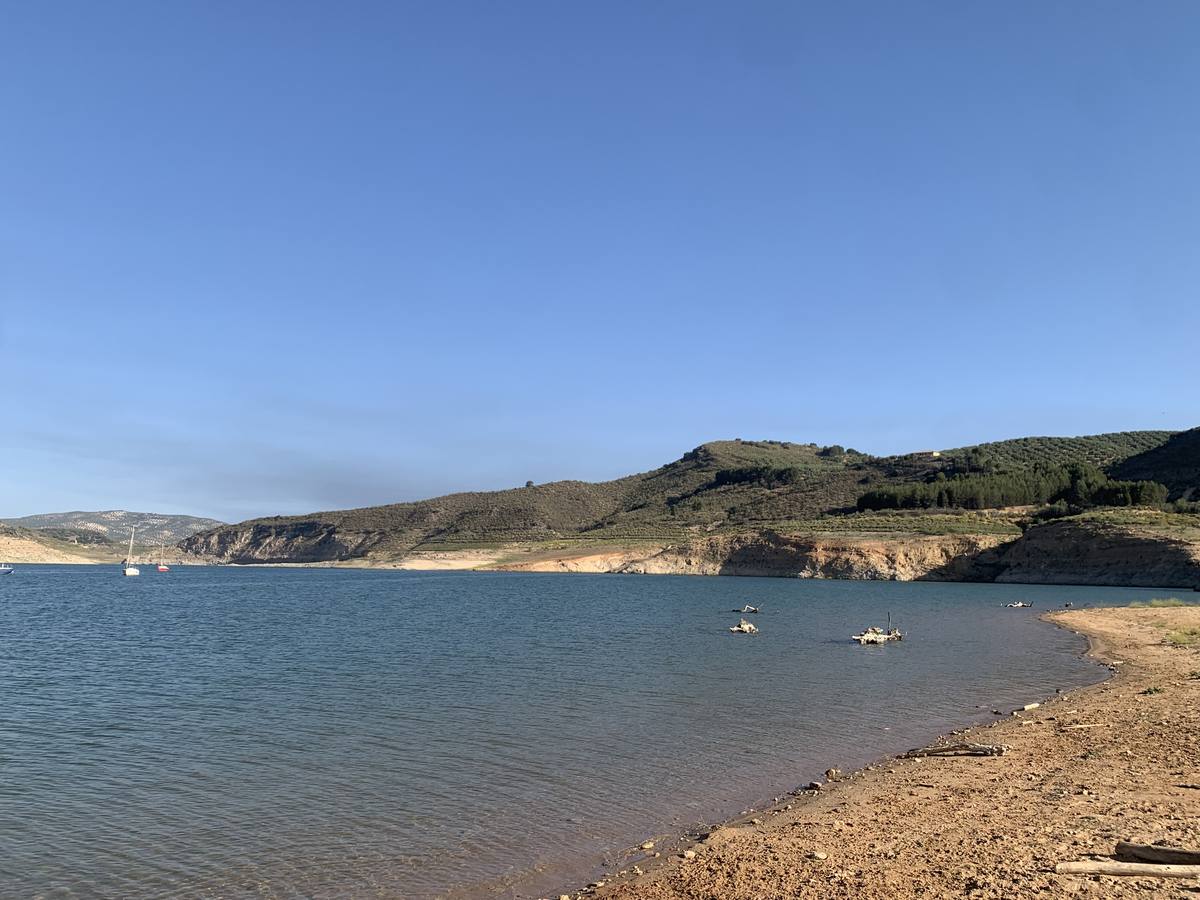 El impactante paisaje de sequía en los pantanos de Córdoba, en imágenes