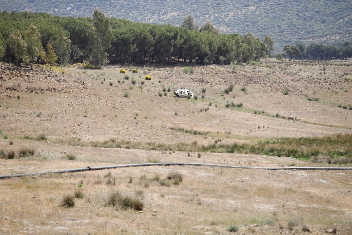 El impactante paisaje de sequía en los pantanos de Córdoba, en imágenes