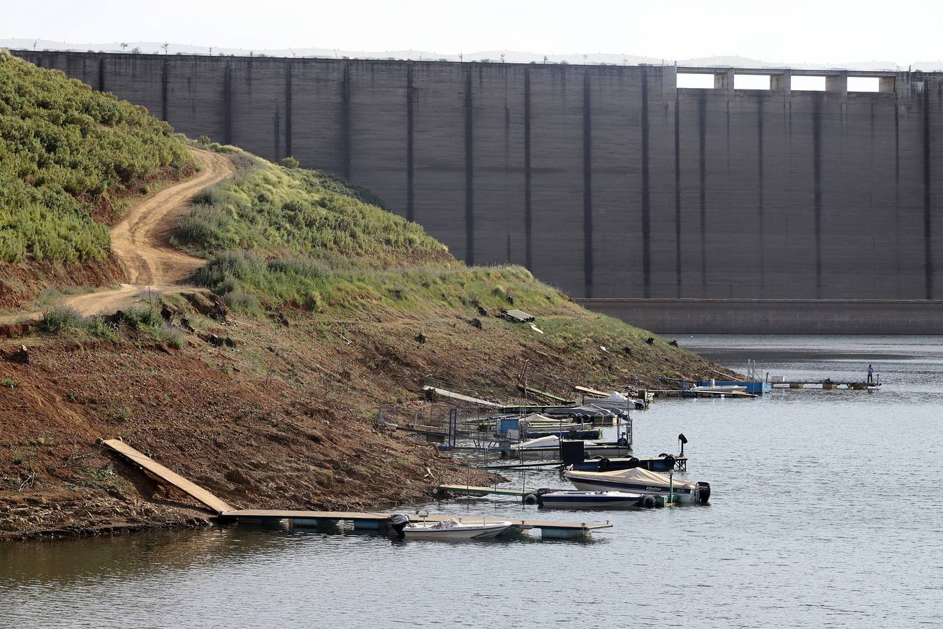 El impactante paisaje de sequía en los pantanos de Córdoba, en imágenes