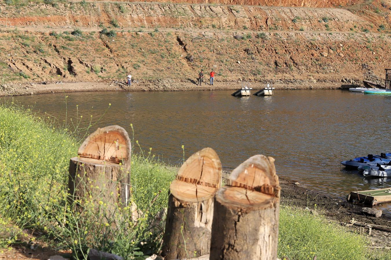 El impactante paisaje de sequía en los pantanos de Córdoba, en imágenes
