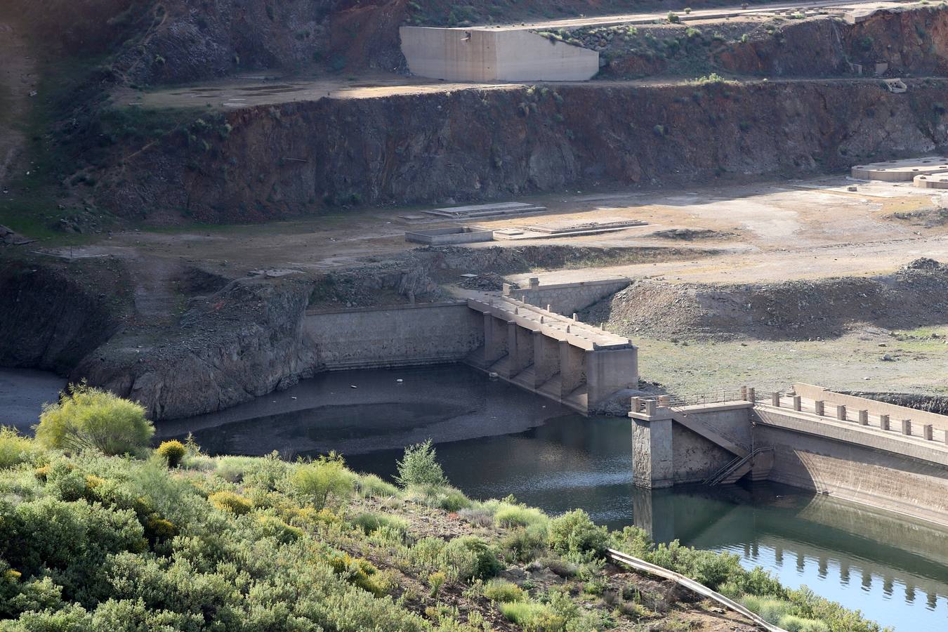 El impactante paisaje de sequía en los pantanos de Córdoba, en imágenes