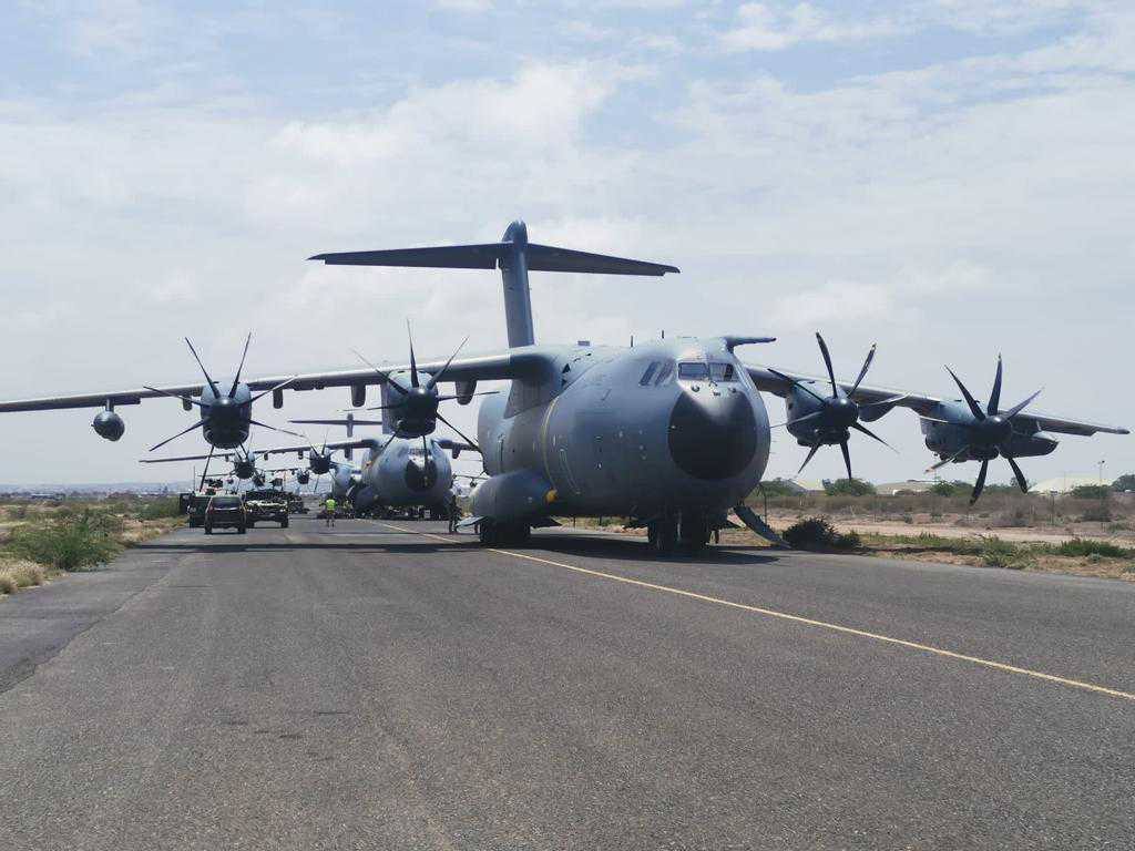 Un avión A400M en la pista de aterrizaje en Jartum (Sudán)