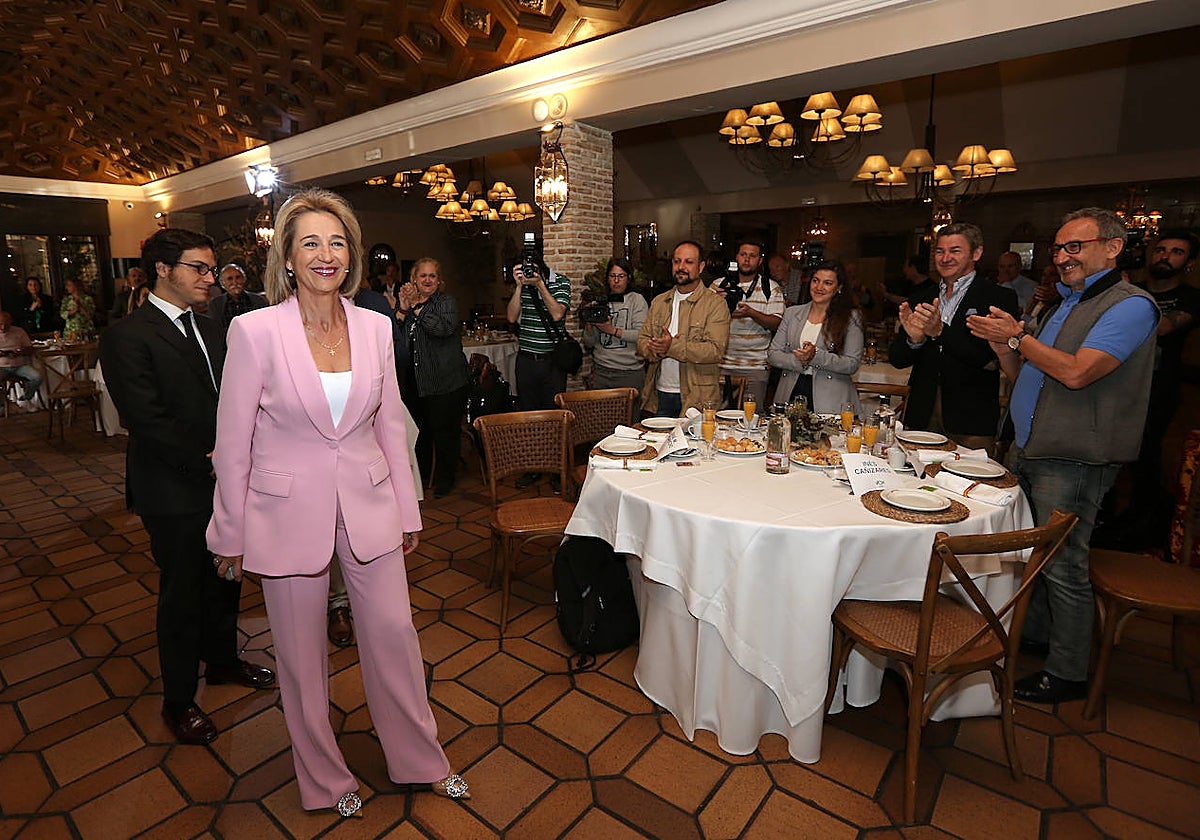 Inés Cañizares es aplaudida por simpatizantes del partido