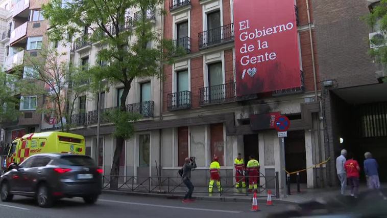 Cinco detenidos por lanzar pintura contra la fachada de las sedes centrales del PP y del PSOE en Madrid