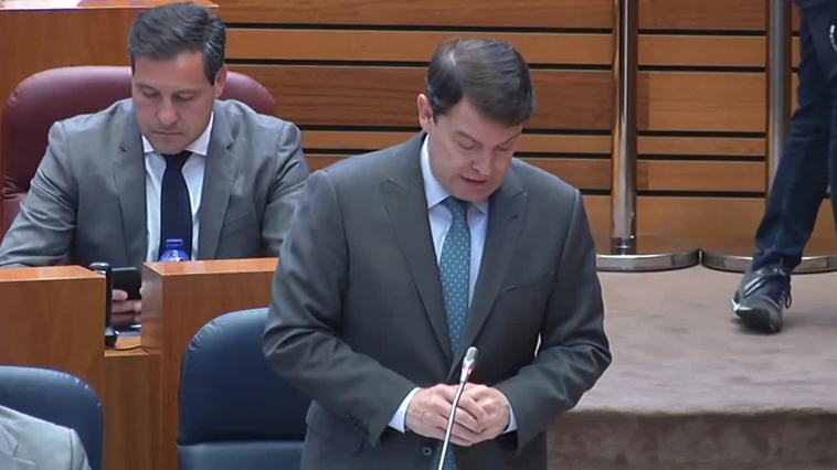 Mañueco condena el "crimen machista" de Ávila y traslada su "cariño y pésame" a los familiares