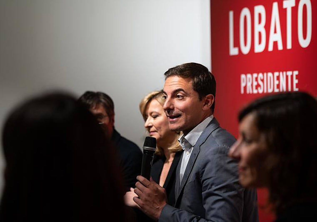 Juan Lobato y su equipo, durante la presentación de su programa electoral para el 8M