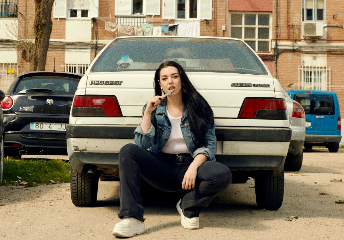 Nerea Santotomás, cantante y compositora de Brava, en el barrio de Aluche