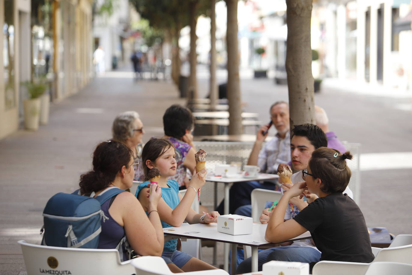 Córdoba bajo un sofocante calor en abril, en imágenes