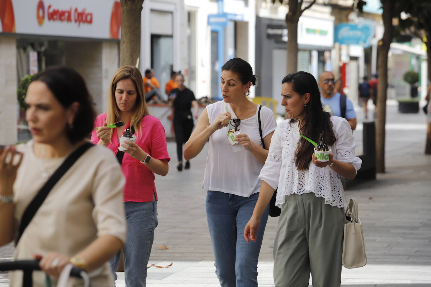 Córdoba bajo un sofocante calor en abril, en imágenes