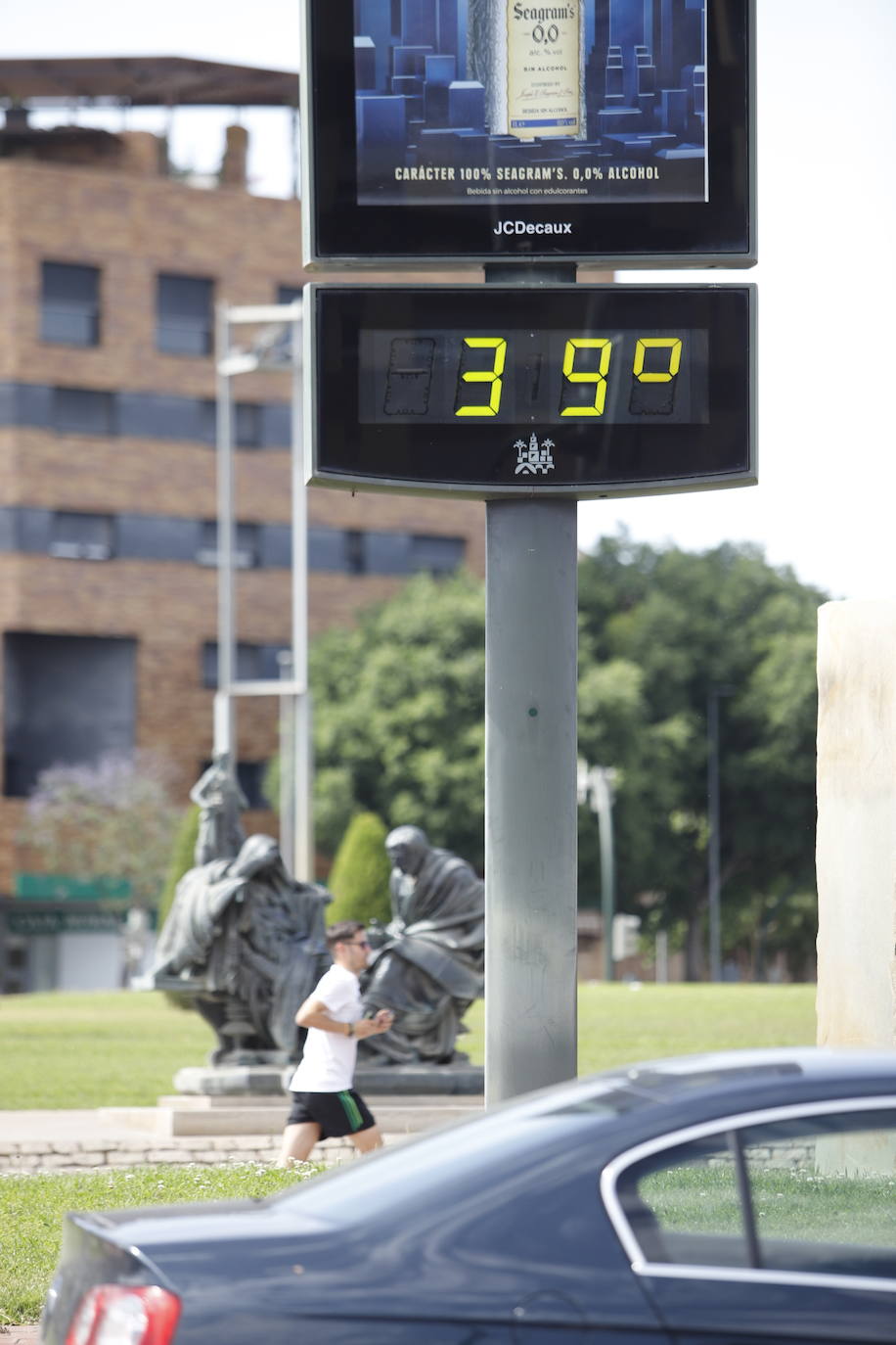 Córdoba bajo un sofocante calor en abril, en imágenes