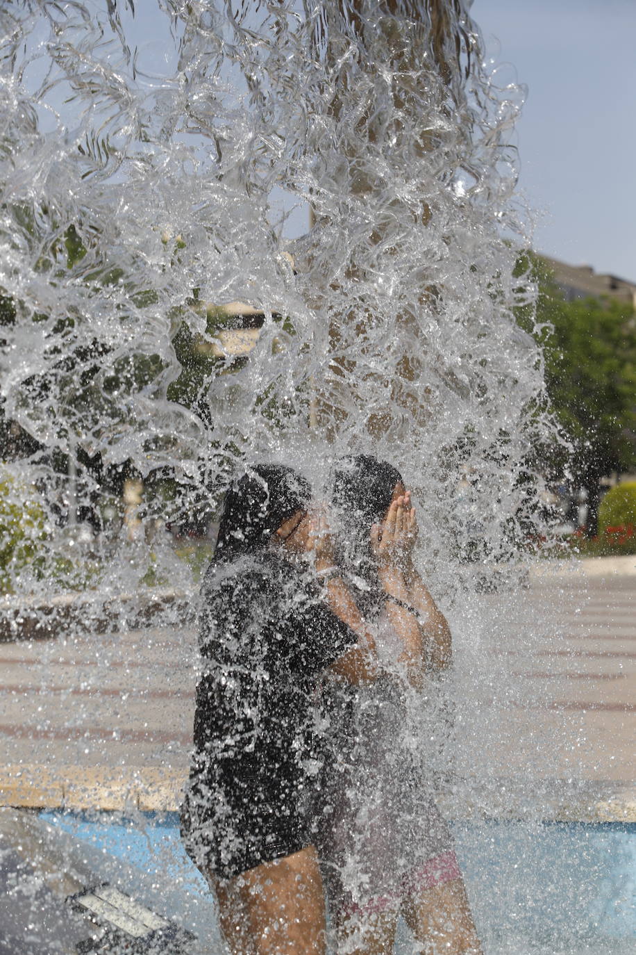 Córdoba bajo un sofocante calor en abril, en imágenes