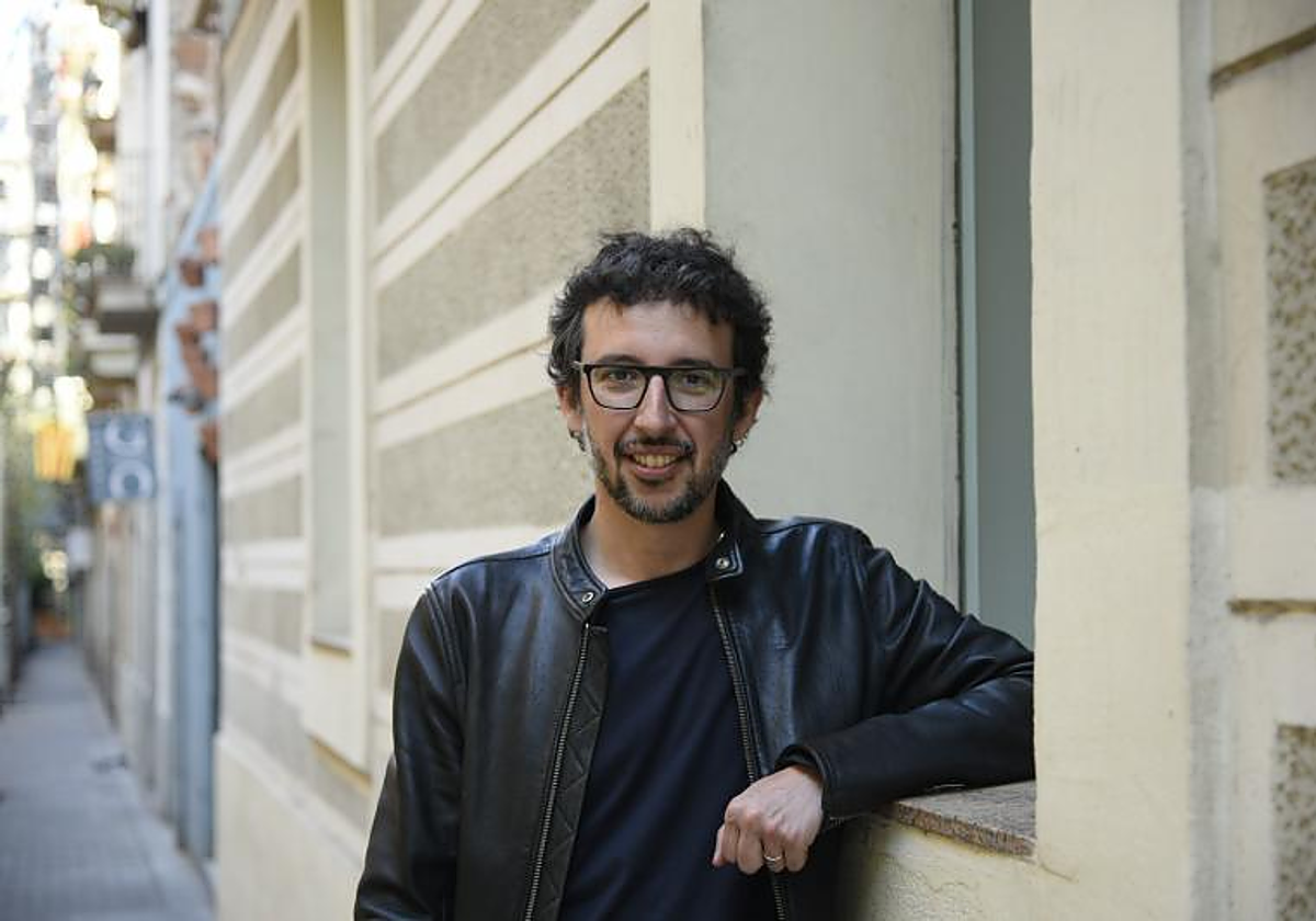 Juan Milián, posando para ABC en Barcelona, antes de la entrevista con este diario