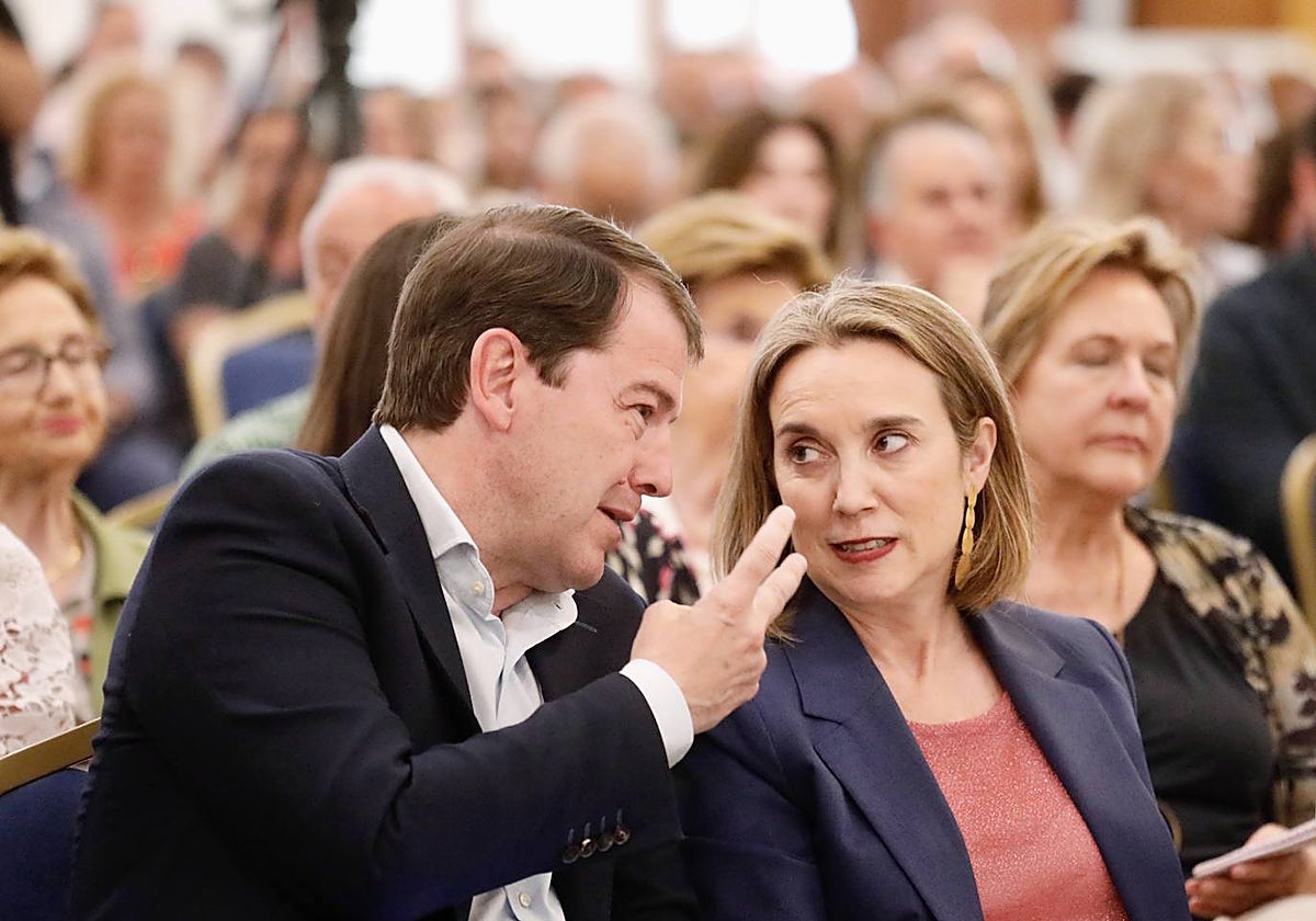 Mañueco y Cuca Gamarra, en la convención de candidatos del PP en Salamanca