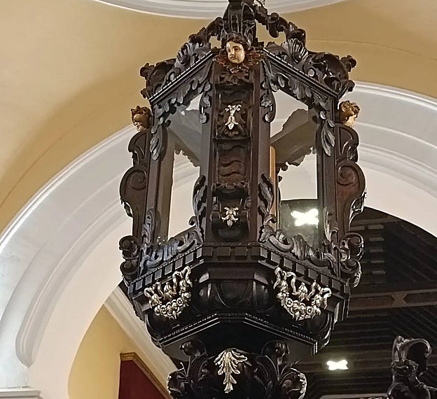 Los faroles van situados en diagonal