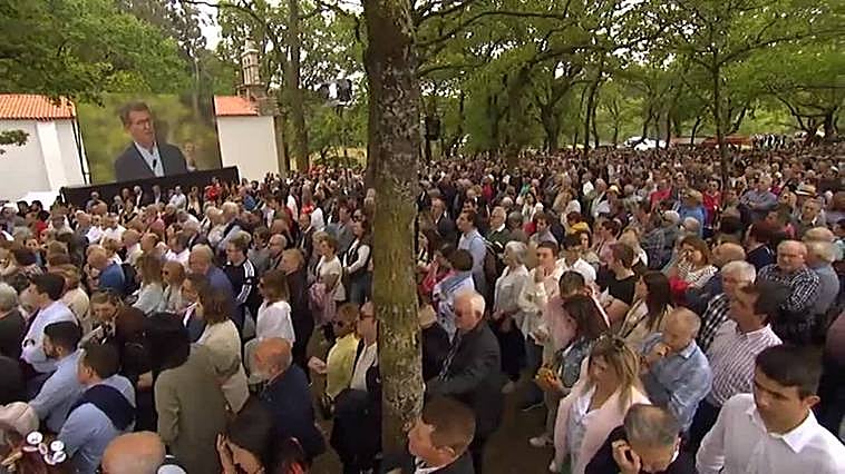 Feijóo pide a Sánchez "que hable con la gente y que no pida el carné de identidad", porque eso "solo te lo pide la Policía"