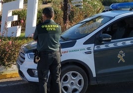 Muere un trabajador al caerse desde una terraza en Villacarrillo