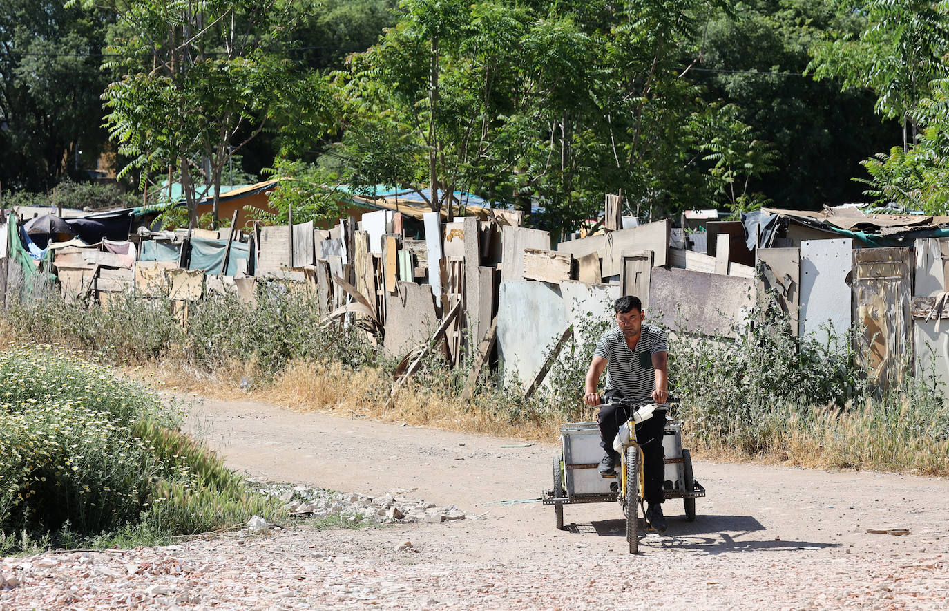 El poblado de chabolas del camino de Carbonell en Córdoba, en imágenes